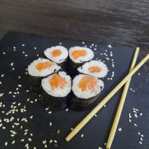 Макі з лососем